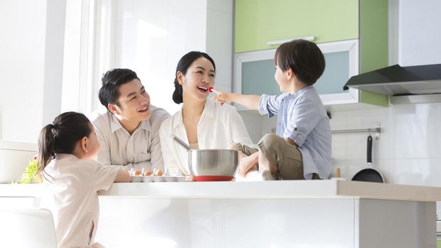 Gaya Parenting Otoritatif vs Otoriter untuk Anak, Apa Perbedaannya?