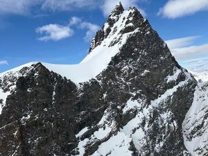 Tragis 5 Jenazah Ditemukan di Dekat Resor Mewah Alpen Swiss Tragis 5 Jenazah Ditemukan di Dekat Resor Mewah Alpen Swiss