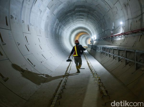 Melihat dari Dekat Proyek Terowongan & Stasiun Thamrin-Monas