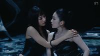 Irene & Seulgi Menggoda Reveluv di MV TILT