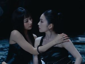 Irene & Seulgi Menggoda Reveluv di MV TILT Irene & Seulgi Menggoda Reveluv di MV TILT