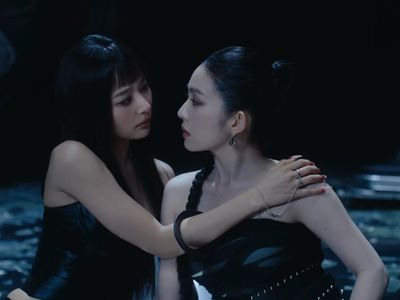 Irene & Seulgi Menggoda Reveluv di MV TILT