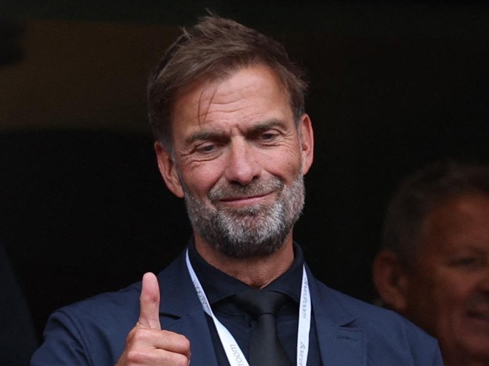 Juergen Klopp hadir menyaksikan pertandingan Liverpool vs Crystal Palace di tribun. Ini menjadi kali pertama pria Jerman itu ke Anfield usai meletakkan jabatannya di klub musim lalu.