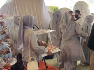 Perayaan Pernikahan Perak di Subang Viral, Suami Hadiahkan Istri Emas 1 Kg Perayaan Pernikahan Perak di Subang Viral, Suami Hadiahkan Istri Emas 1 Kg