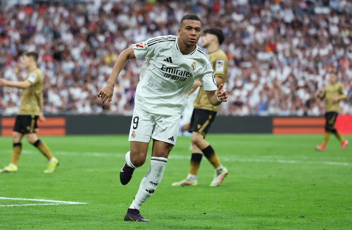 Soccer Football - LaLiga - Real Madrid v Real Sociedad - Santiago Bernabeu, Madrid, Spain - May 24, 2025 Real Madrid's Kylian Mbappe celebrates scoring their second goal REUTERS/Isabel Infantes