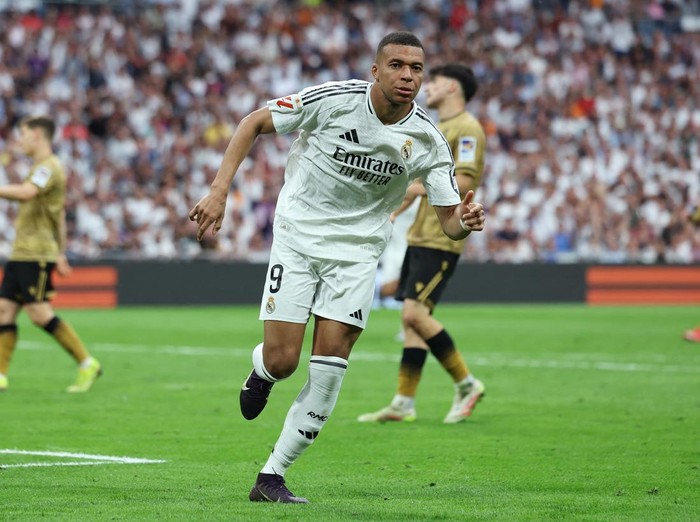 Soccer Football - LaLiga - Real Madrid v Real Sociedad - Santiago Bernabeu, Madrid, Spain - May 24, 2025 Real Madrid's Kylian Mbappe celebrates scoring their second goal REUTERS/Isabel Infantes