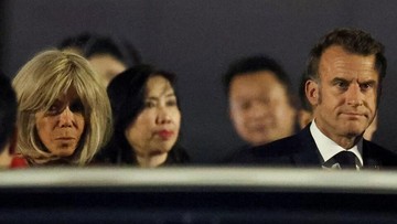Image of: Potret Macron Dihujani Pukulan di Vietnam, Kemudian Mesra dengan Istri di Indonesia