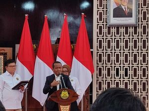 Bahlil soal Pensiunkan PLTU Batu Bara: Sudahlah, Negara Ini Lagi Butuh Uang! Bahlil soal Pensiunkan PLTU Batu Bara: Sudahlah, Negara Ini Lagi Butuh Uang!