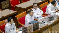 Momen Menbud Rapat dengan DPR Bahas Rencana Penulisan Sejarah Indonesia