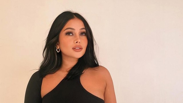 Kabar Terkini Artis dari InsertLive : Mutia Ayu Jadi Sorotan Usai Ajarkan Gewa Doa Makan Sesuai Ajaran Islam