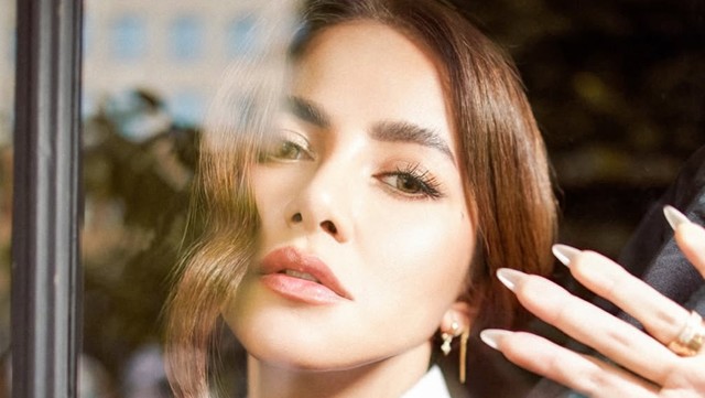 Kabar Terkini Artis dari InsertLive : Terpopuler: Pesan Dewi Sandra Saat Olla Ramlan Lepas Hijab vs Sosok Suami Amanda Rawles