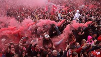 Gelar juara ini terasa lebih istimewa karena merupakan titel Liga Inggris ke-20, yang membawa Liverpool menyamai rekor juara Manchester United. (Foto: REUTERS/Phil Noble)