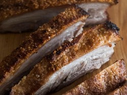 Pelanggan Minta Ganti Rugi Gegara Giginya Patah Usai Makan Keripik Babi