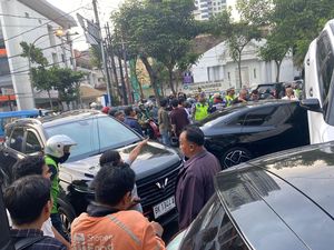 Tabrakan Beruntun di Jalan HM Yamin Medan, Libatkan 10 Kendaraan Tabrakan Beruntun di Jalan HM Yamin Medan, Libatkan 10 Kendaraan