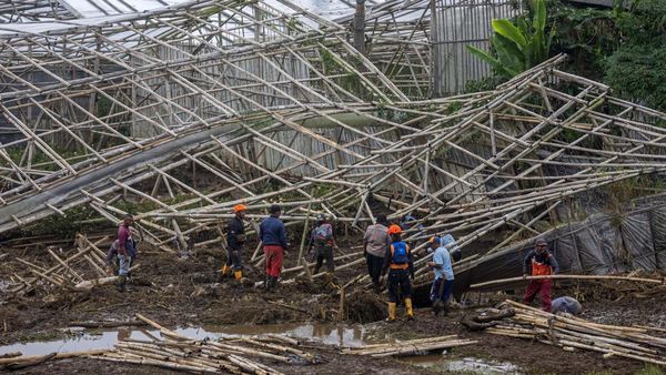 Pencarian Korban Longsor Lembang Masih Terkendala Cuaca