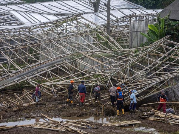 Pencarian Korban Longsor Lembang Masih Terkendala Cuaca
