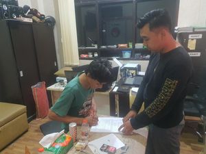 Pengangguran Edarkan Pil Koplo di Mojokerto, Ambil Untung Rp 400 Ribu Pengangguran Edarkan Pil Koplo di Mojokerto, Ambil Untung Rp 400 Ribu