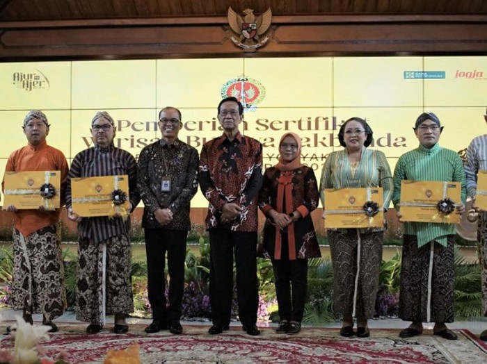 Penyerahan Sertifikat WBTb di Gedhong Pracimasana, Kompleks Kepatihan, Kota Jogja, Senin (26/5/2025). Penyerahan Sertifikat WBTb di Gedhong Pracimasana, Kompleks Kepatihan, Kota Jogja, Senin (26/5/2025). karya budaya DIY