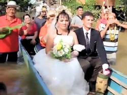 Walau Banjir Menghadang, Pernikahan Liung dan Erli di Malinau Tetap Berkesan