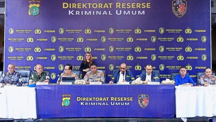 polda-metro-jaya-menggelar-konferensi-pers-operasi-berantas-jaya-2025-1748246862064_169