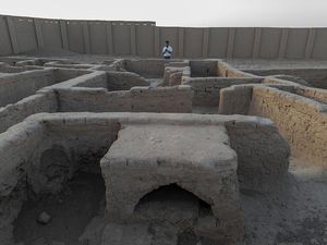 Potret Kota Kurcaci Berusia 5.000 Tahun yang Misterius di Iran Potret Kota Kurcaci Berusia 5.000 Tahun yang Misterius di Iran