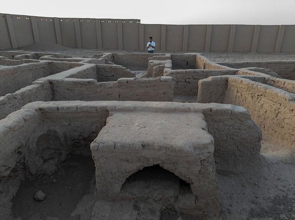 Potret Kota Kurcaci Berusia 5.000 Tahun yang Misterius di Iran