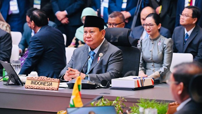 Presiden Prabowo Subianto mengikuti sesi pleno Konferensi Tingkat Tinggi (KTT) ke-46 ASEAN yang secara resmi dibuka oleh Perdana Menteri (PM) Malaysia Anwar Ibrahim selaku Ketua ASEAN tahun 2025.