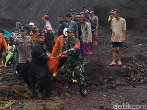 Hendi Terkubur Hidup-hidup di Galian Pasir Gunung Guntur Hendi Terkubur Hidup-hidup di Galian Pasir Gunung Guntur