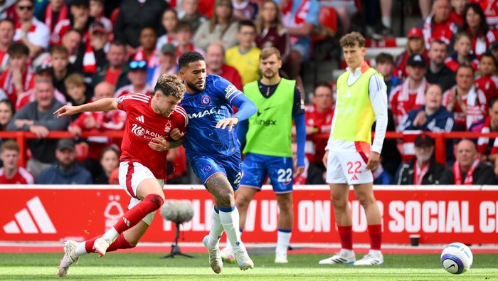 Neco Williams of Nottingham Forest battles with Reece James of Chelsea during the Premier League match between Nottingham Forest and Chelsea at the City Ground in Nottingham, England, on May 25, 2025. (Photo by Jon Hobley | MI News/NurPhoto via Getty Images)