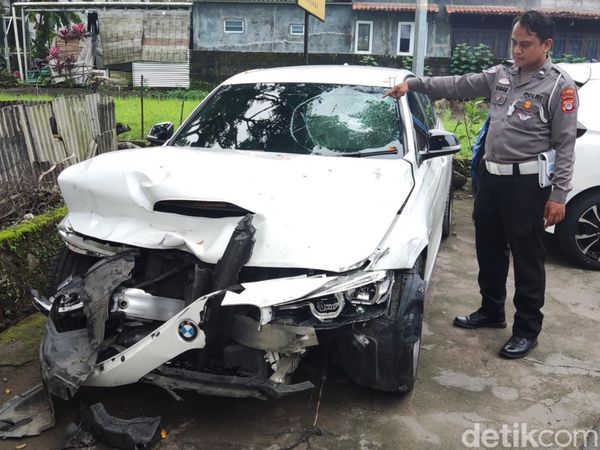 Penampakan Remuknya BMW Mahasiswa UGM Penabrak Argo di Jalan Palagan Sleman