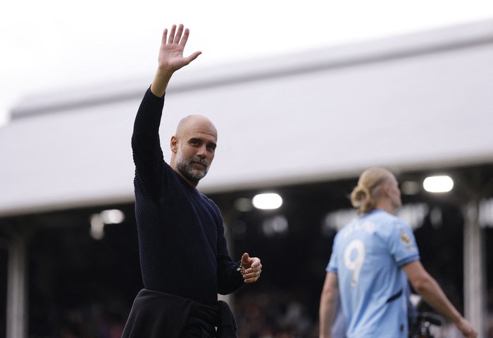 SOCCER-ENGLAND-FUL-MCI/REPORT Soccer Football - Premier League - Fulham v Manchester City - Craven Cottage, London, Britain - May 25, 2025 Manchester City manager Pep Guardiola celebrates after the match Action Images via Reuters/Andrew Couldridge EDITORIAL USE ONLY. NO USE WITH UNAUTHORIZED AUDIO, VIDEO, DATA, FIXTURE LISTS, CLUB/LEAGUE LOGOS OR 'LIVE' SERVICES. ONLINE IN-MATCH USE LIMITED TO 120 IMAGES, NO VIDEO EMULATION. NO USE IN BETTING, GAMES OR SINGLE CLUB/LEAGUE/PLAYER PUBLICATIONS. PLEASE CONTACT YOUR ACCOUNT REPRESENTATIVE FOR FURTHER DETAILS..