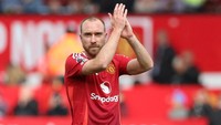 Christian Eriksen berpisah dengan MU. Gelandang berusia 33 tahun itu masih belum mau gantung sepatu, siapa mau? (REUTERS/Chris Radburn)