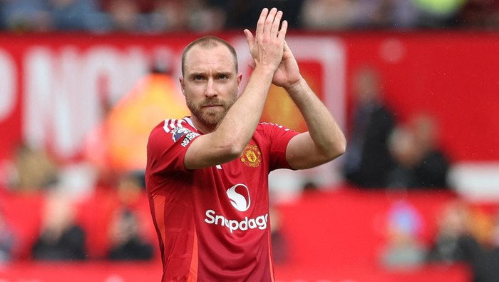 Soccer Football - Premier League - Manchester United v Aston Villa - Old Trafford, Manchester, Britain - May 25, 2025 Manchester Uniteds Christian Eriksen celebrates scoring their second goal REUTERS/Chris Radburn EDITORIAL USE ONLY. NO USE WITH UNAUTHORIZED AUDIO, VIDEO, DATA, FIXTURE LISTS, CLUB/LEAGUE LOGOS OR LIVE SERVICES. ONLINE IN-MATCH USE LIMITED TO 120 IMAGES, NO VIDEO EMULATION. NO USE IN BETTING, GAMES OR SINGLE CLUB/LEAGUE/PLAYER PUBLICATIONS. PLEASE CONTACT YOUR ACCOUNT REPRESENTATIVE FOR FURTHER DETAILS..