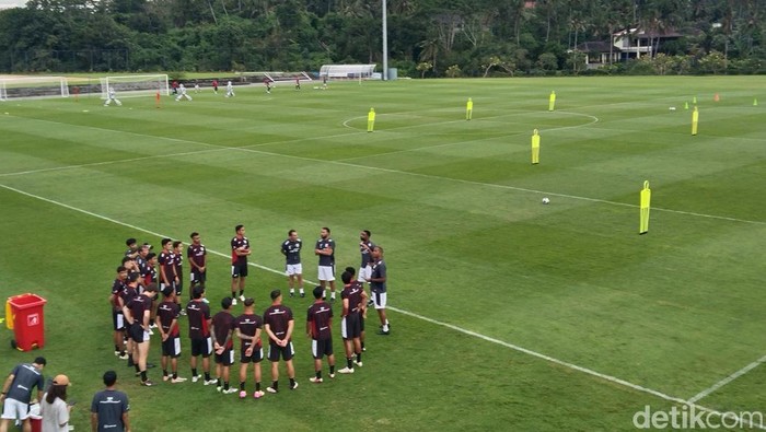 Timnas Indonesia menggelar pemusatan latihan menjelang Ronde Ketiga Kualifikasi Piala Dunia 2026 di Bali United Training Center, Pantai Purnama, Gianyar, Bali, Senin (26/5/2025). (Foto: Krisna Pradipta/detikBali) Timnas Indonesia menggelar pemusatan latihan menjelang Ronde Ketiga Kualifikasi Piala Dunia 2026 di Bali United Training Center, Pantai Purnama, Gianyar, Bali, Senin (26/5/2025). (Foto: Krisna Pradipta/detikBali)