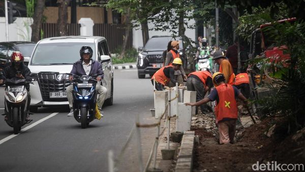 Trotoar di Kawasan Elit Jaksel Kini Ditata