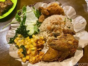 Uduk Bahagia: Nasi Uduk Lauk Ayam Goreng dan Lele Chili Oil yang Mantul Uduk Bahagia: Nasi Uduk Lauk Ayam Goreng dan Lele Chili Oil yang Mantul