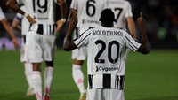 Juventus kemudian berbalik unggul 2-1 sebelum jeda, lewat gol Randal Kolo Muani. (Foto: Mattia Radoni/NurPhoto via Getty Images)