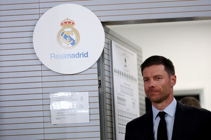 Soccer Football - Real Madrid unveil new coach Xabi Alonso - Ciudad Real Madrid, Valdebebas, Madrid, Spain - May 26, 2025 Xabi Alonso is presented as Real Madrid new coach REUTERS/Juan Medina