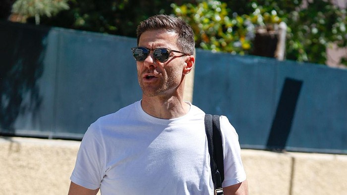 MADRID, SPAIN - MAY 25: Xabi Alonso arrives home on May 25, 2025 in Madrid, Spain. (Photo By Antonio Gutierrez/Europa Press via Getty Images)