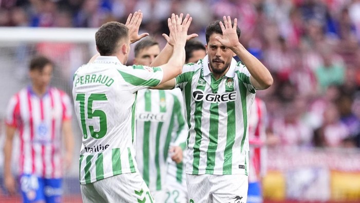 MADRID, SPAIN - MAY 18: Pablo Fornals of Real Betis celebrates a goal during the Spanish League, LaLiga EA Sports, football match played between Atletico de Madrid and Real Betis Balompie at Riyadh Air Metropolitano stadium on May 18, 2025, in Madrid, Spain. (Photo By Oscar J. Barroso/Europa Press via Getty Images)