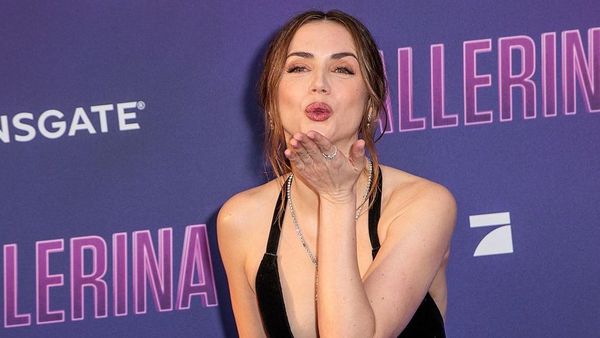 Ana de Armas yang Mematikan Ngasih Kiss Bye
