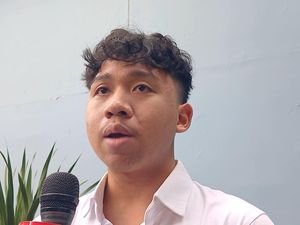 Penjelasan Keluarga Soal Makam Qomar Diviralkan Tak Diurus Penjelasan Keluarga Soal Makam Qomar Diviralkan Tak Diurus