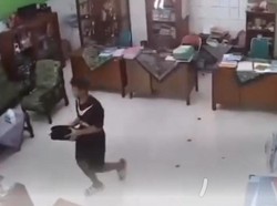 Bocah di Ponorogo Bobol Sekolah Gasak 3 Laptop dan Uang Tabungan