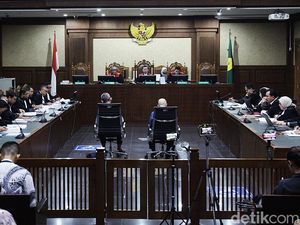 Video: Eks Dirut Taspen Didakwa Rugikan Negara Rp 1 Triliun Video: Eks Dirut Taspen Didakwa Rugikan Negara Rp 1 Triliun
