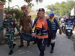 Bocah 7 Tahun Ditemukan Tewas Tenggelam di Sungai Kedungsubur Cirebon Bocah 7 Tahun Ditemukan Tewas Tenggelam di Sungai Kedungsubur Cirebon