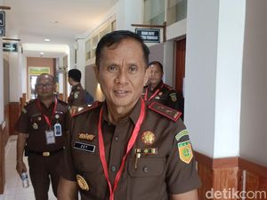 Kajati NTT Tegaskan Tak Larang Aktivitas di 2.100 Rumah Eks Pejuang Timtim Kajati NTT Tegaskan Tak Larang Aktivitas di 2.100 Rumah Eks Pejuang Timtim