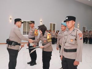 13 Polisi Blitar Berprestasi Diganjar Penghargaan 13 Polisi Blitar Berprestasi Diganjar Penghargaan