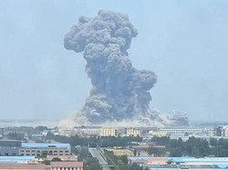 Ledakan Dahsyat Guncang Pabrik di China, Picu Kepulan Asap Raksasa