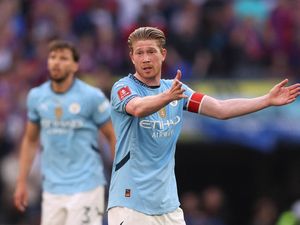 Video Sukses Bareng Man City, Kini De Bruyne Jajal Napoli Video Sukses Bareng Man City, Kini De Bruyne Jajal Napoli