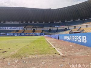Sukacita Juara Berujung Lukai Stadion GBLA Sukacita Juara Berujung Lukai Stadion GBLA